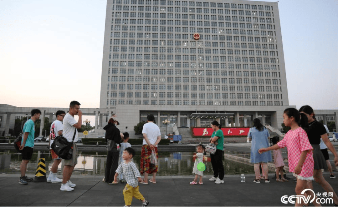 光明日报:“随便进”的政府大院,怎么火了?