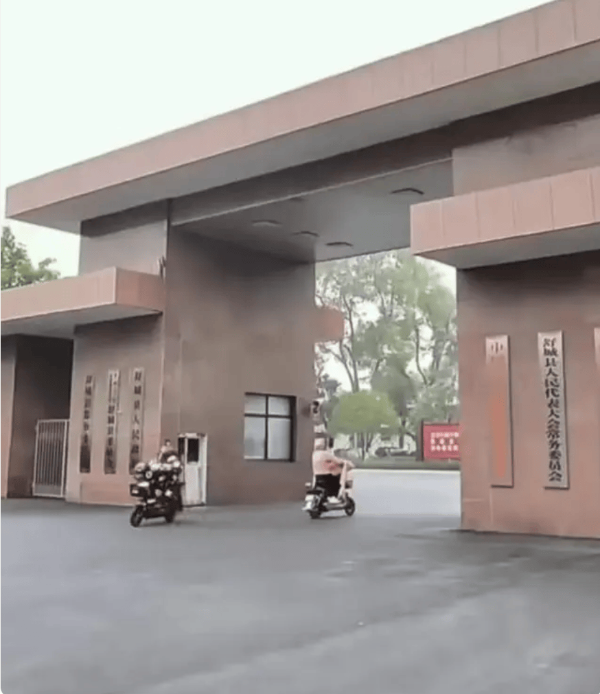 光明日报:“随便进”的政府大院,怎么火了?