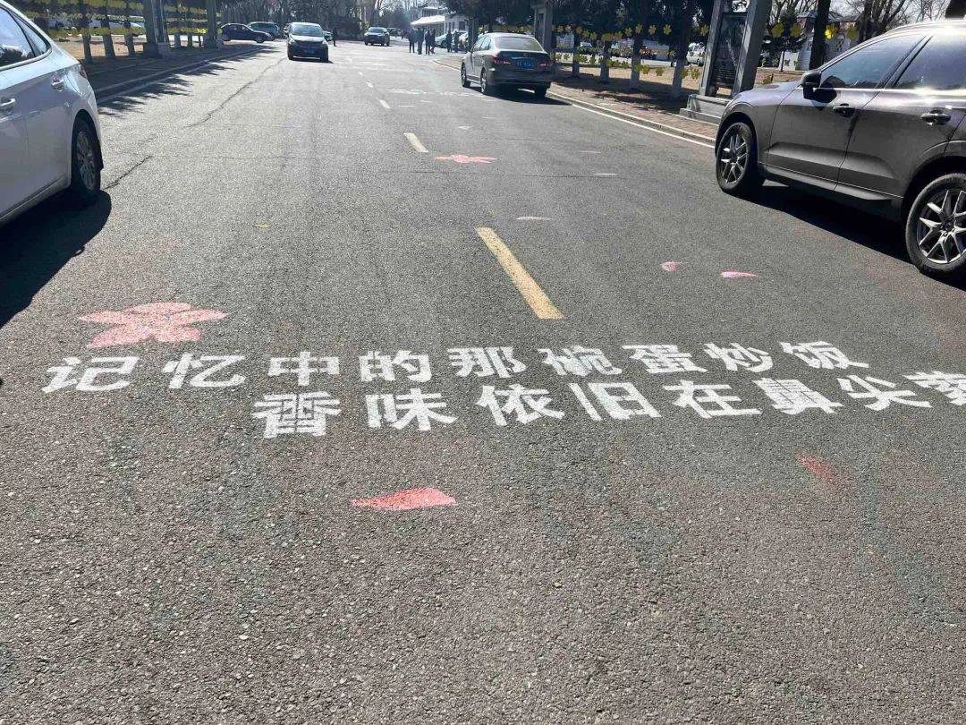 哈尔滨这里涌入3万多人!突然发现:太戳心了......