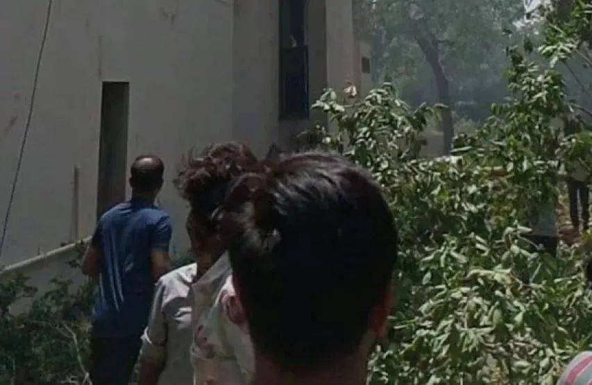 重磅突发!印度刚刚起飞的客机坠毁了!279人遇难,中方表示哀悼