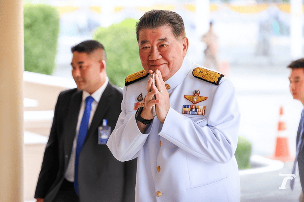 泰柬大打出手,47国收到通报,洪森别无选择,中方话说得恰到好处