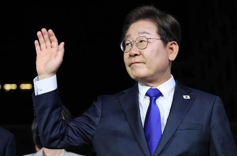 李在明确定不出席中国阅兵了?中方接到一通电话,我外长打开天窗说亮话,对外释放信息量大